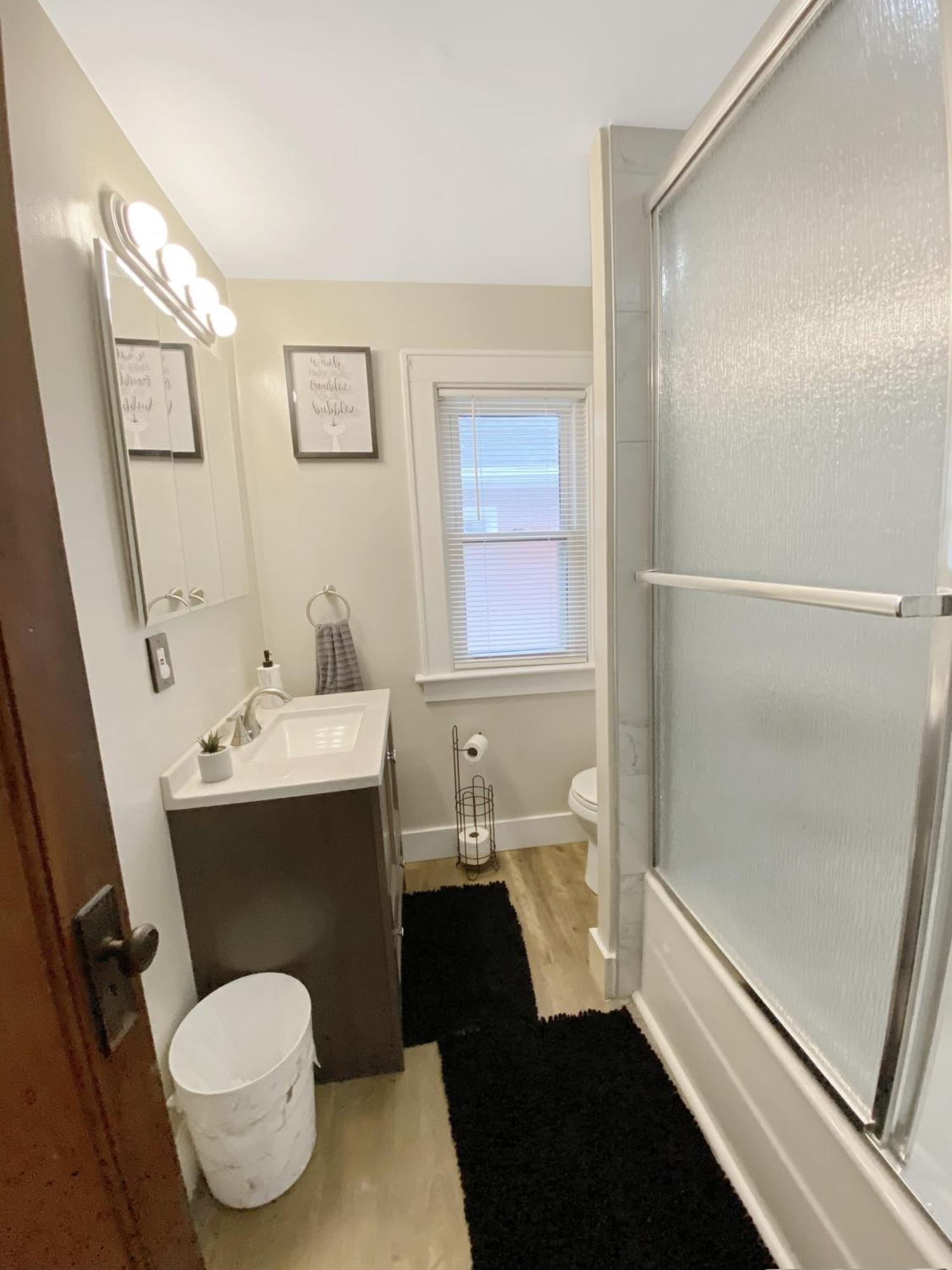Lux 3Br, Steps From Airport, U Of R & Grocery Stores 로체스터 외부 사진