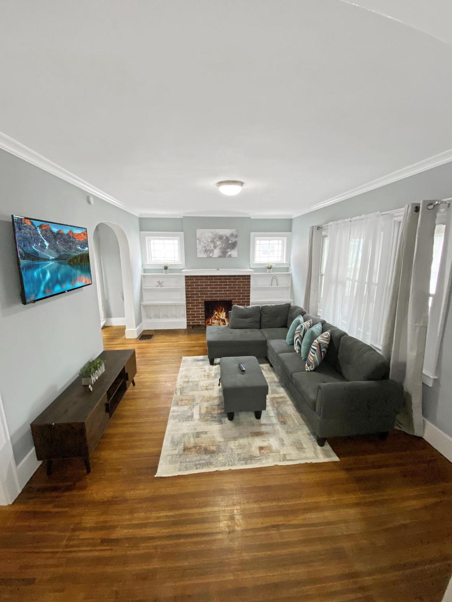 Lux 3Br, Steps From Airport, U Of R & Grocery Stores 로체스터 외부 사진