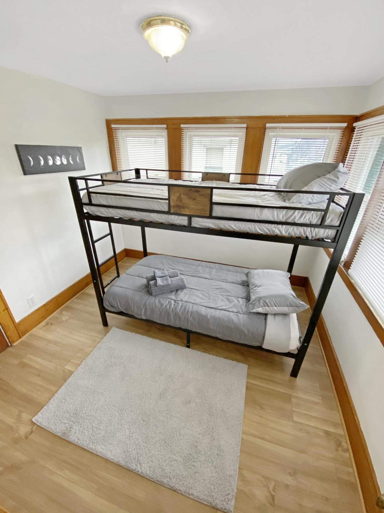 Lux 3Br, Steps From Airport, U Of R & Grocery Stores 로체스터 외부 사진